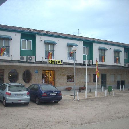 Hotel Corona De Castilla Villares de la Reina Экстерьер фото