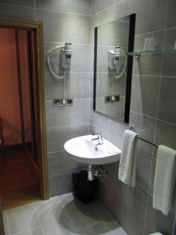 Hotel Corona De Castilla Villares de la Reina Экстерьер фото