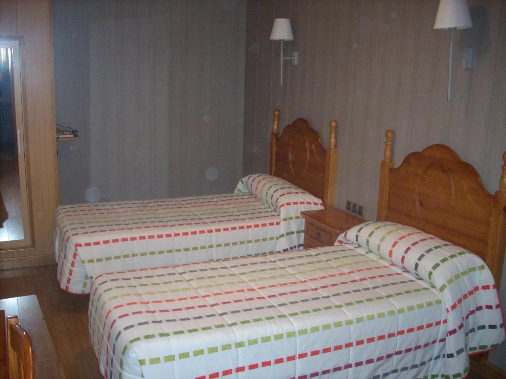 Hotel Corona De Castilla Villares de la Reina Экстерьер фото