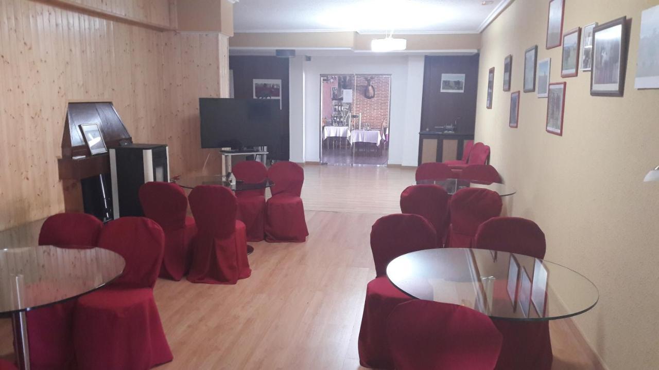 Hotel Corona De Castilla Villares de la Reina Экстерьер фото