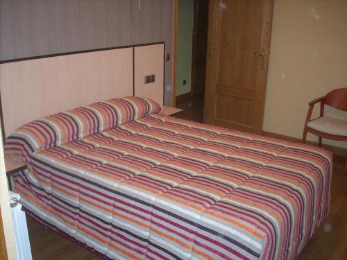 Hotel Corona De Castilla Villares de la Reina Экстерьер фото